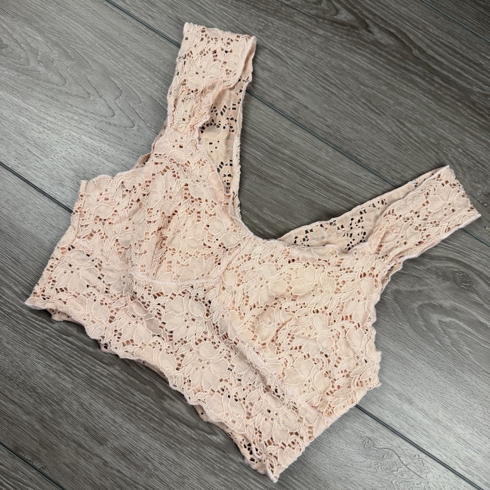 Audrey 3+1 Women's Sleeveless Lace V Neck Floral Top Peach Size Large
